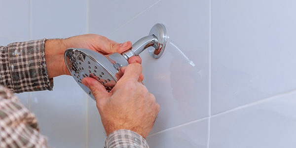 Comment réparer une faible pression d'eau dans la douche